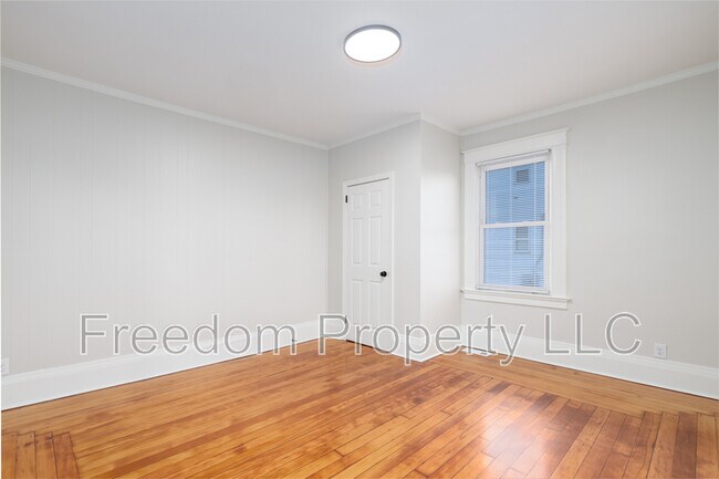 Building Photo - 120 Whiting St