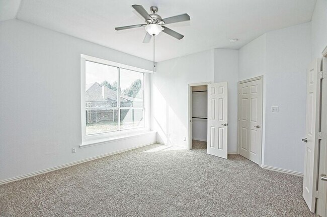 Building Photo - 105 Galloping Trail