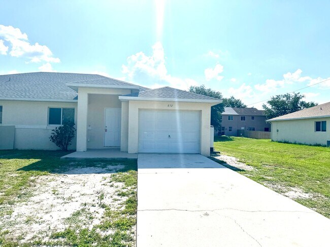 Primary Photo - 2 Bedroom + Den, 2 Bath Duplex!