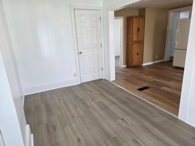 Building Photo - Remodeled 3-Bedroom, 1-Bathroom Home with Basement & Garage – $1,550/Month | Accepting Section 8