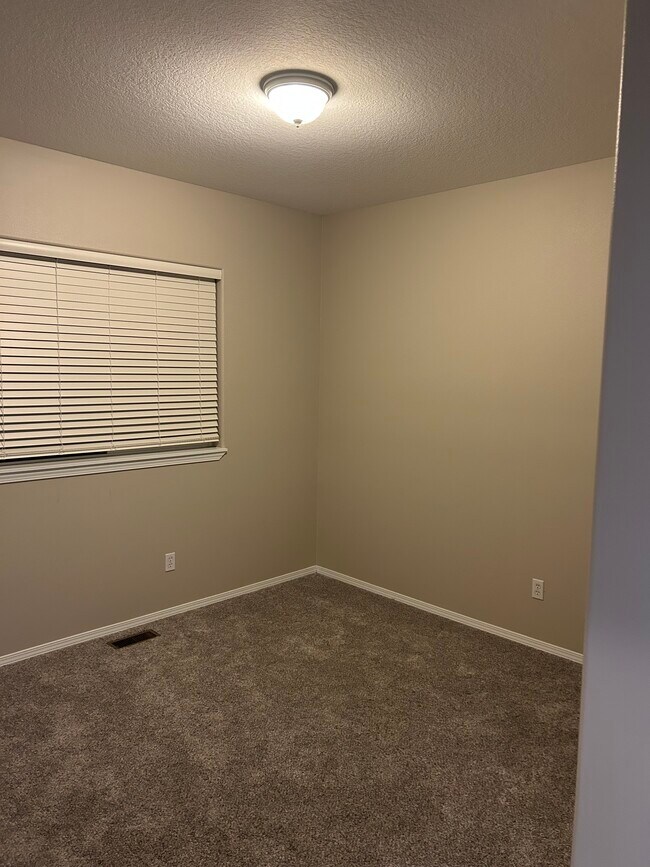 Building Photo - 1146 Elm St NW