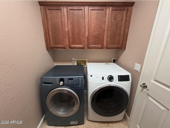Building Photo - 421 W Wisteria Pl