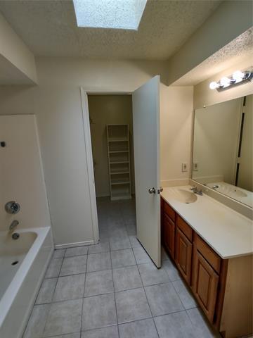 Building Photo - 640 Hillside Dr