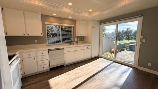 Building Photo - Gorgeous 2BD/2BA, Single-Story TH in Crow Canyon Country Club, Danville- Available NOW!