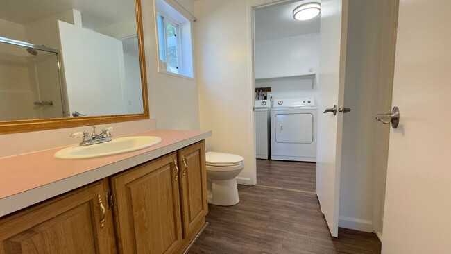 Building Photo - Lakeview 3 Bedroom Home with A/C , LVP Flo...