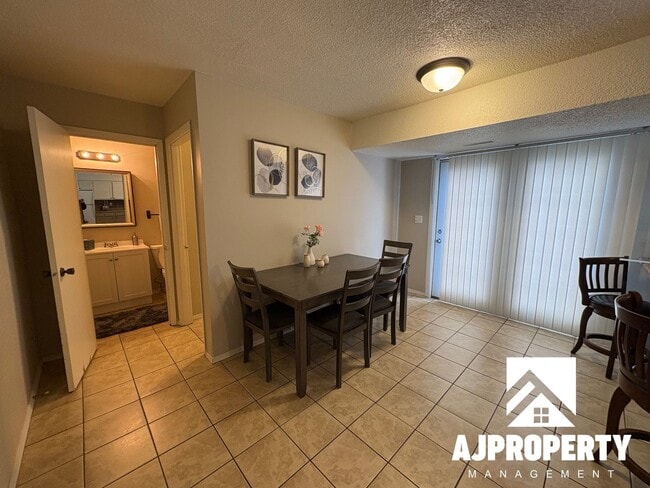 Building Photo - 4620 S Louise Ave