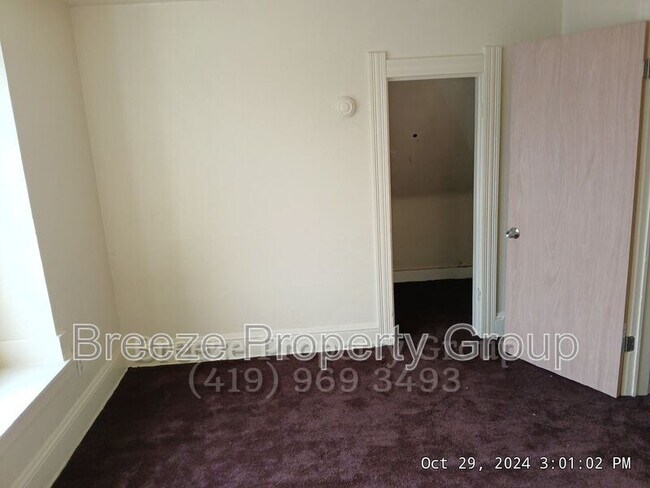 Building Photo - 244 Knower St