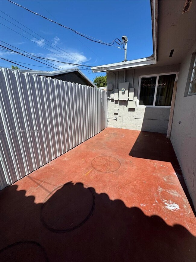 Building Photo - 7135 SW 13th St
