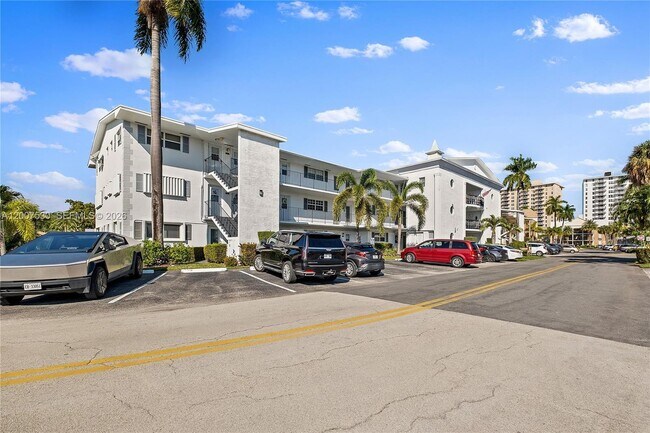 Building Photo - 470 Paradise Isle Blvd