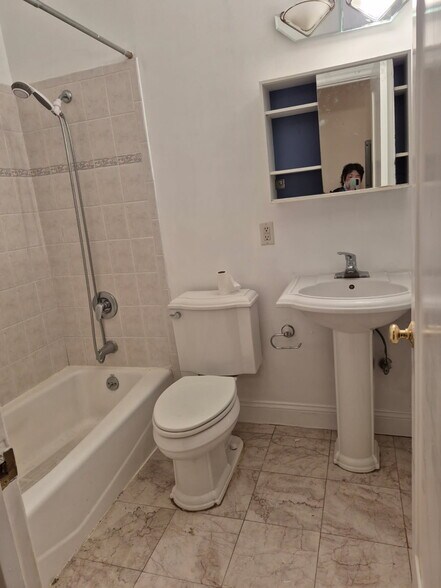 Building Photo - 1370 20th Ave