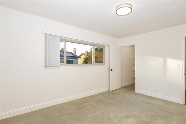 Building Photo - 249 Purple Glen Dr