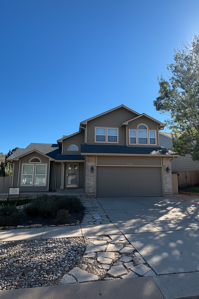 Building Photo - Pinon Valley 2 story 3 bedroom home