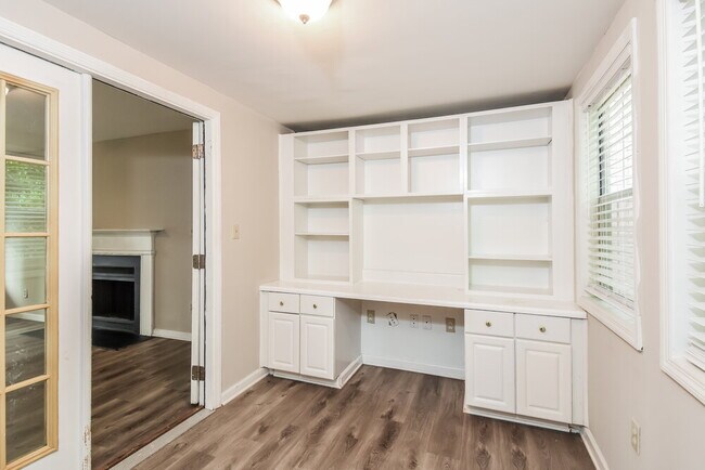 Building Photo - 2585 Windage Dr SW