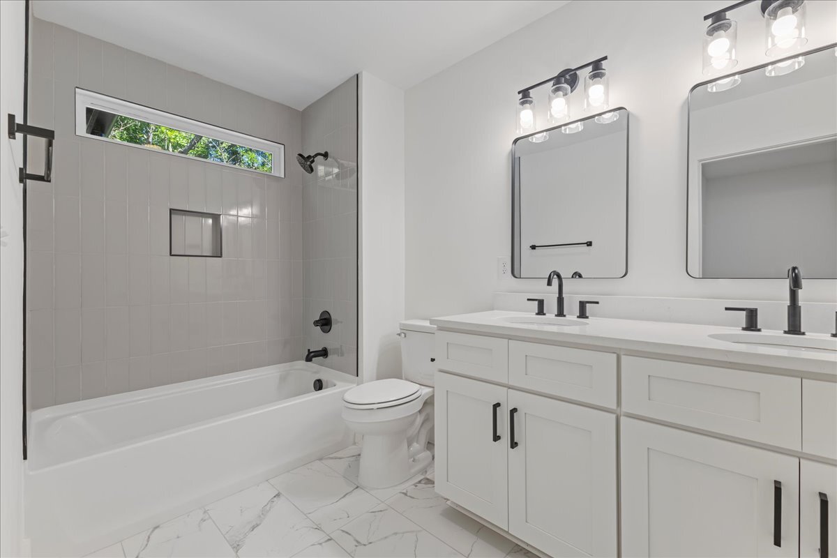 Building Photo - 803 Dupree St