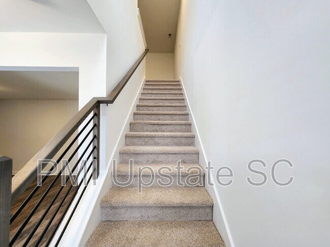Building Photo - 1283 Westgate Vlg Dr