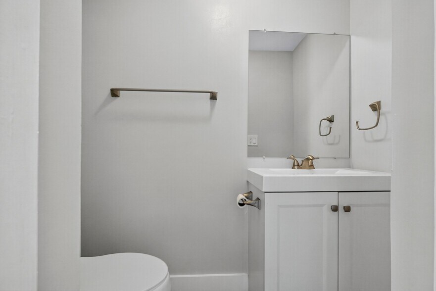 Building Photo - 3624 Oakhurst Dr