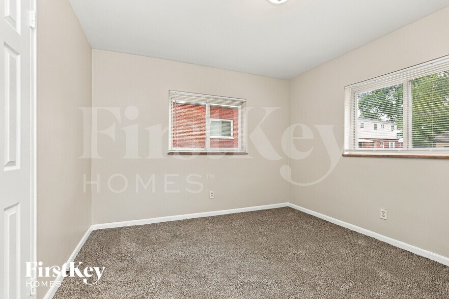 Building Photo - 1494 Clovernoll Dr
