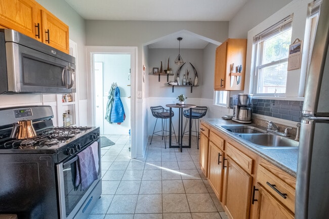 Building Photo - 715 Union Ave SE