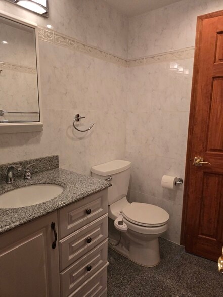 Building Photo - 9321 Bentridge Ave