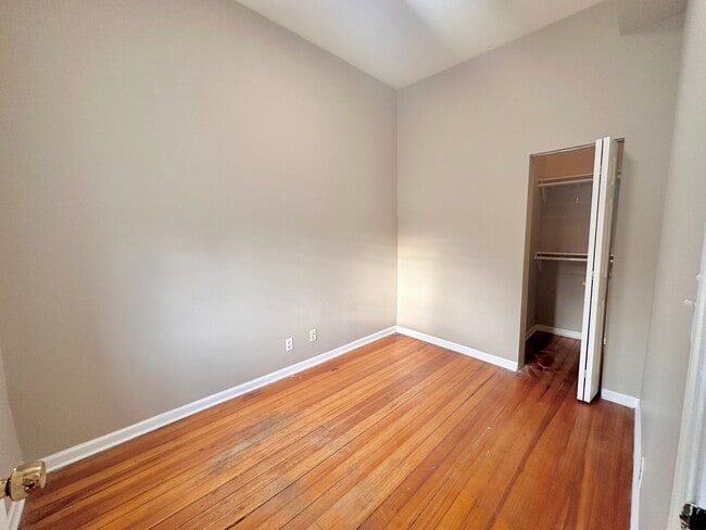 Building Photo - 851 N Ashland Ave