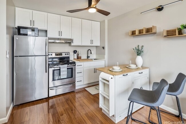 Building Photo - 2345 Ala Wai Blvd