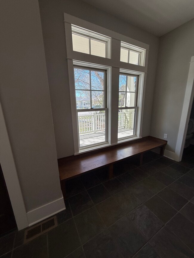 Building Photo - 425 S Yellowstone St