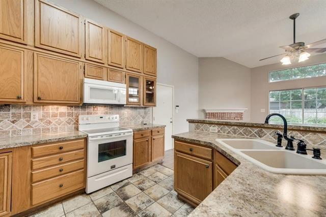 Building Photo - 10104 Burgundy Dr