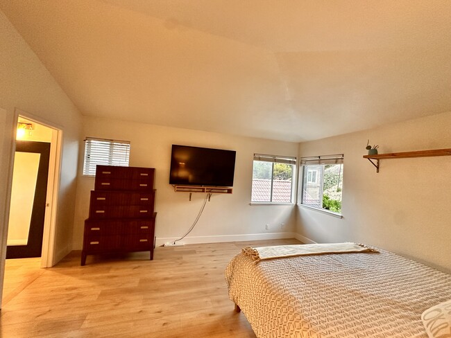 Building Photo - 23257 Joaquin Ridge Dr