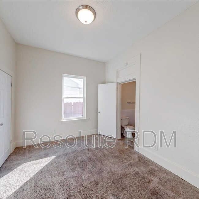 Building Photo - 1154 Villa Ave