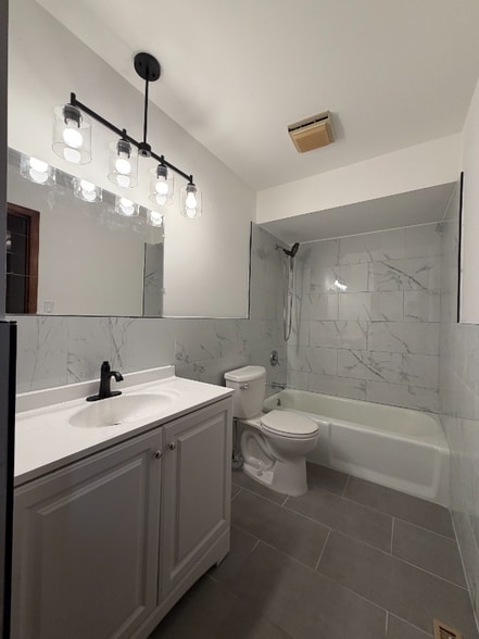 Building Photo - 7431 W 83rd Ln