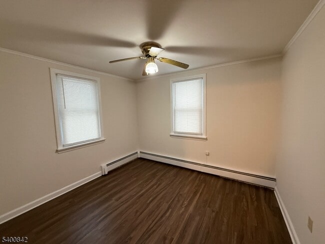 Building Photo - 10 Clover Pl