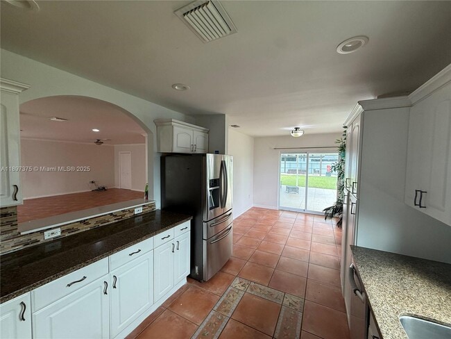 Building Photo - 10865 Gibson Dr