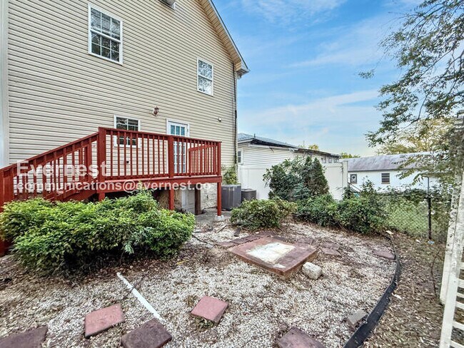 Building Photo - 1627 26th Ave S