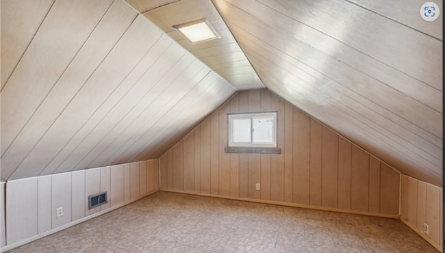 Building Photo - Cute 2 Bed 1 Bath Located by University of...