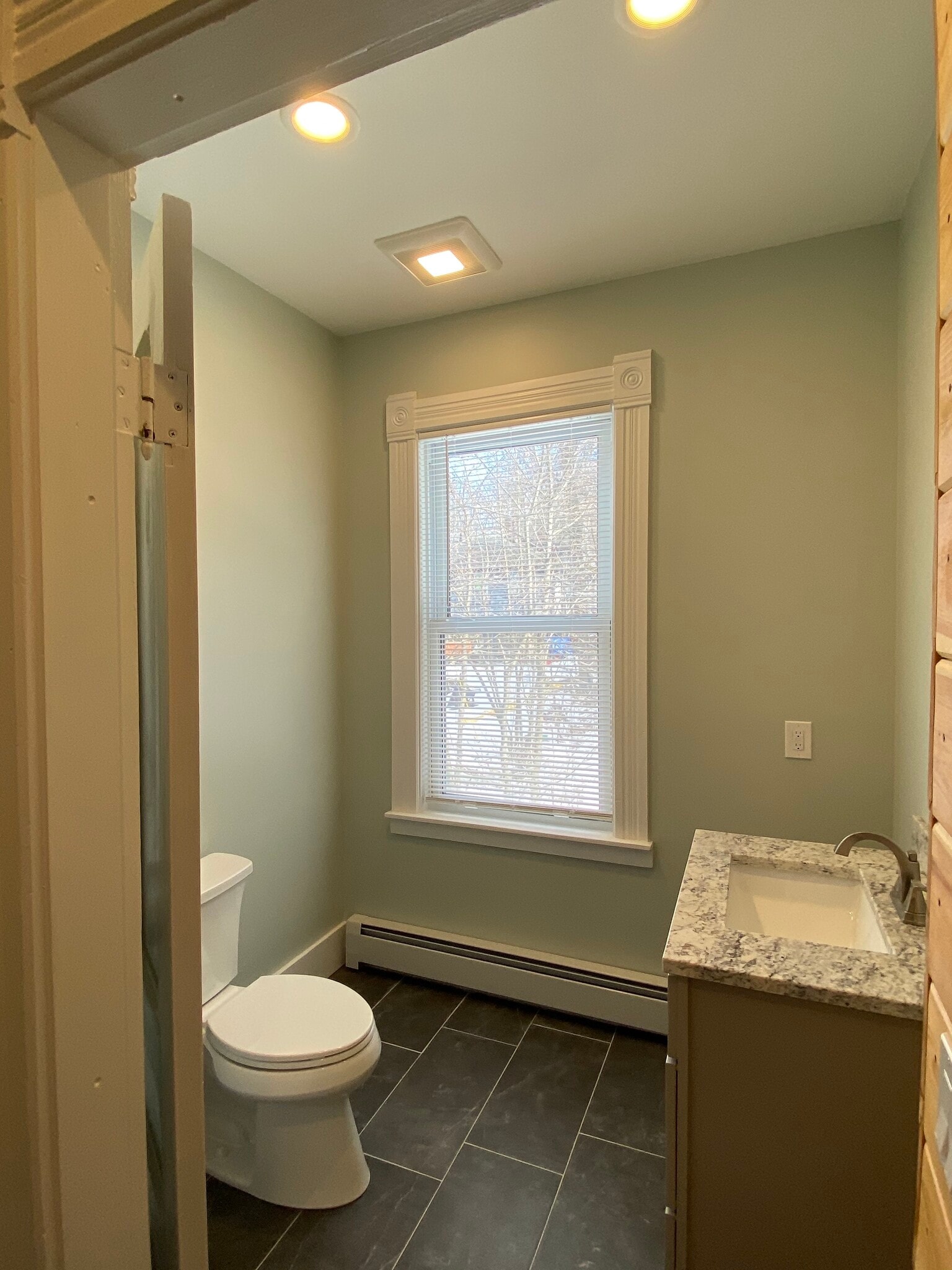 Separate toilet/sink bathroom - 34 Uxbridge St