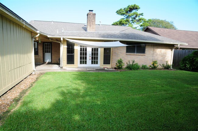 Building Photo - 305 W Castle Harbour Dr