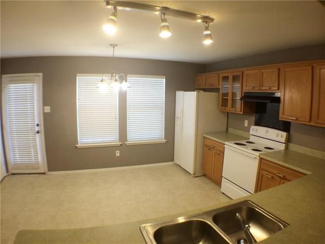 Building Photo - 2301 Kingsway Dr