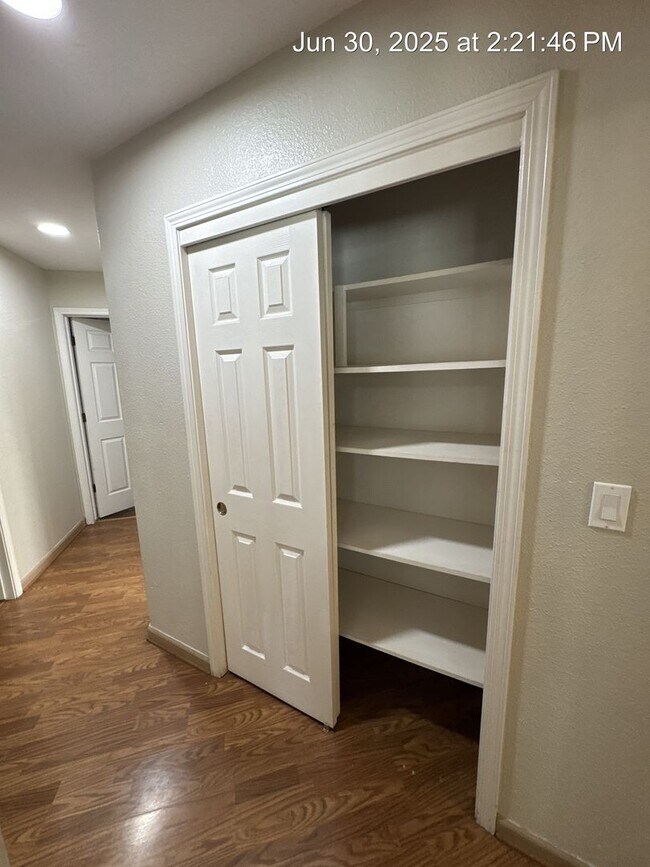 Building Photo - 3969