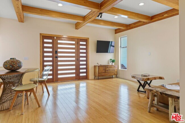 Building Photo - 621 Rose Ave