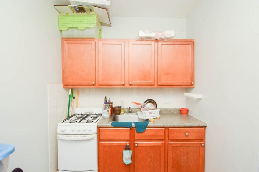 Building Photo - 1712 W Estes Ave