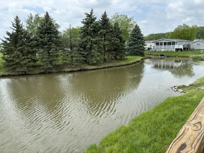 Building Photo - 5053 W Sawgrass Dr