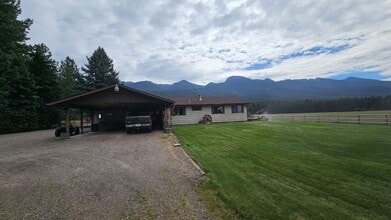 Building Photo - Fully Furnished house on 40 Acres Horse Pr...