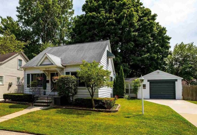 Building Photo - 2073 Ridgemont Rd