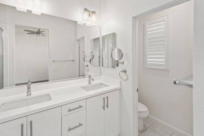 Building Photo - 4 Bedroom, 3 and 1/2 Bath Townhome in the Great Park