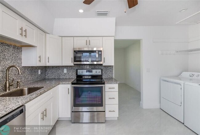 Building Photo - 430 SW 9th Ave