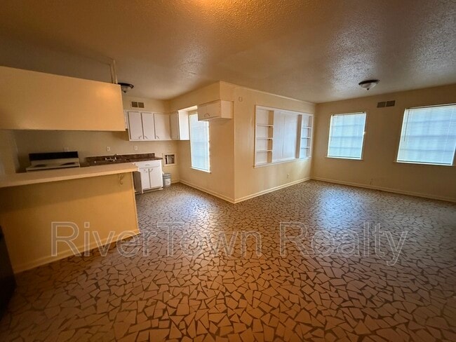 Building Photo - 5176 Sea Shore Rd