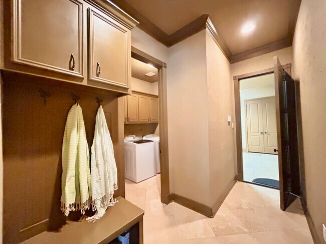 Building Photo - 7511 Raes Creek Dr
