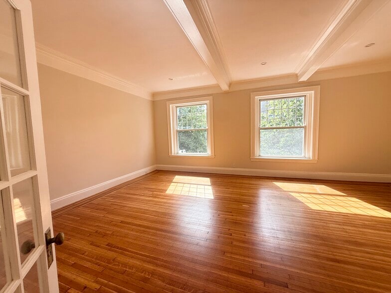 Building Photo - 1726 Beacon St