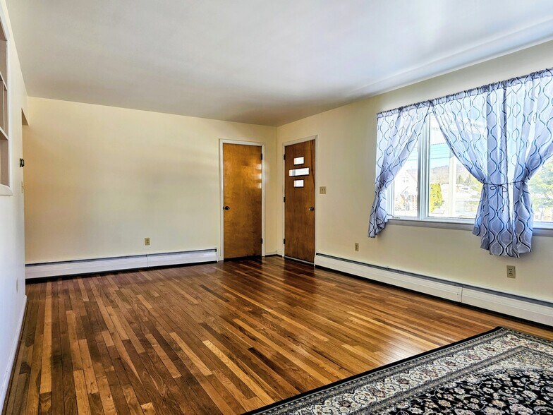 Building Photo - 13 Frederick Ave