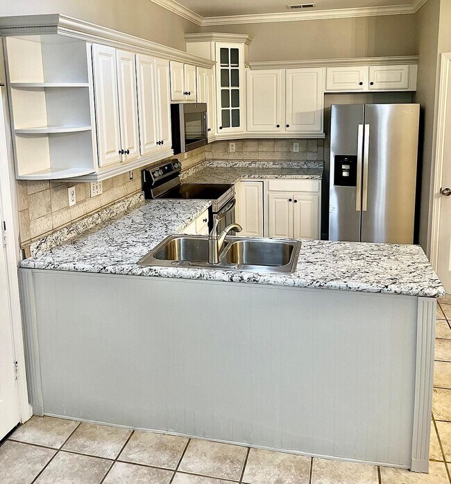 Building Photo - 1601 Deer Valley Dr